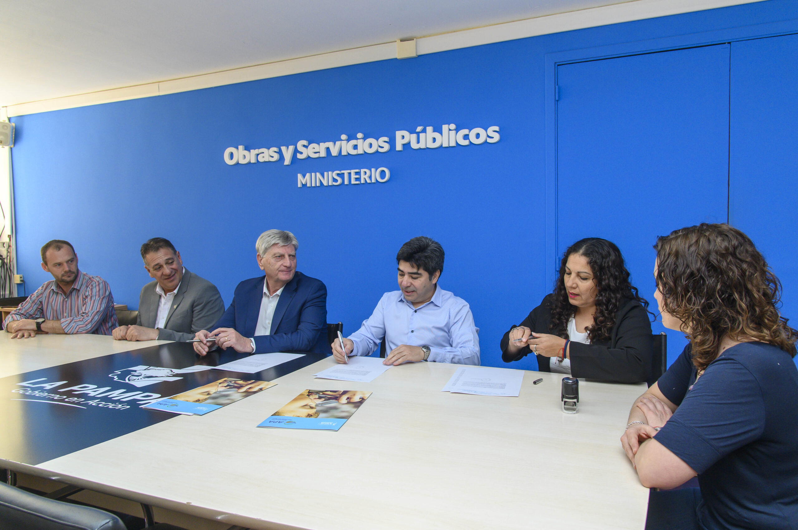 Ziliotto firmó convenios con Maisonnave y Alpachiri para mejorar el acceso al agua potable