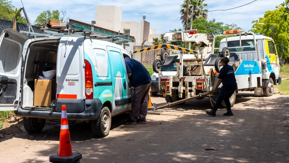 Advierten que el Grupo Clarín avanza con cableado en Toay y crece la preocupación en la CPE