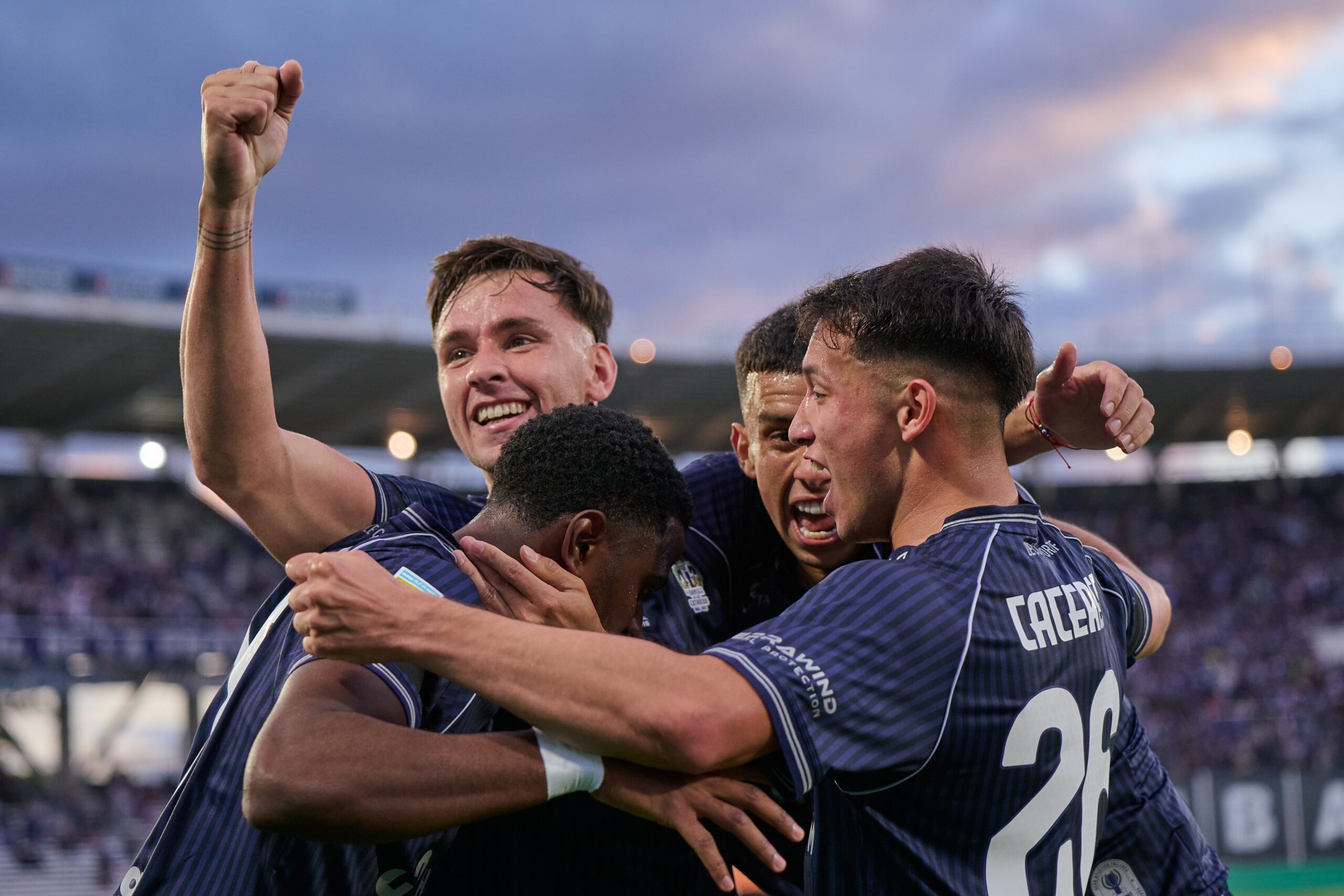 Fútbol: Talleres le ganó a Platense y se quedó con un pie y medio en primera división