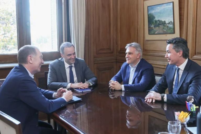 Llaryora destacó la reunión con Santilli pero pidió más “modificaciones” al Presupuesto