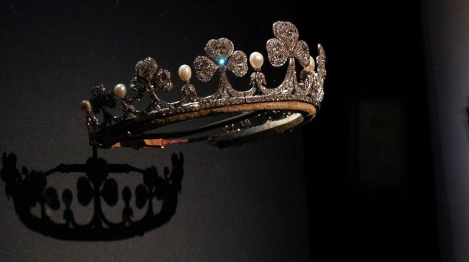 A pesar del robo en el Louvre, las joyas de Napoleón y la reina Victoria se exponen en París