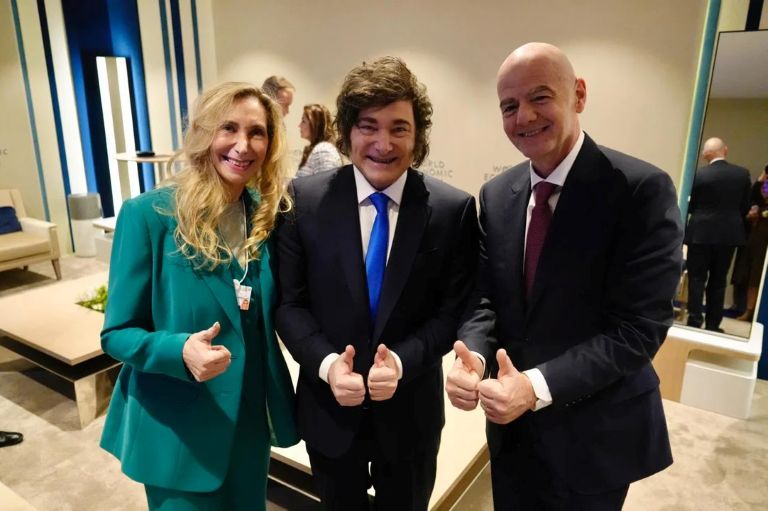 El intercambio de Milei con Gianni Infantino en la previa a la firma del Consejo de la Paz