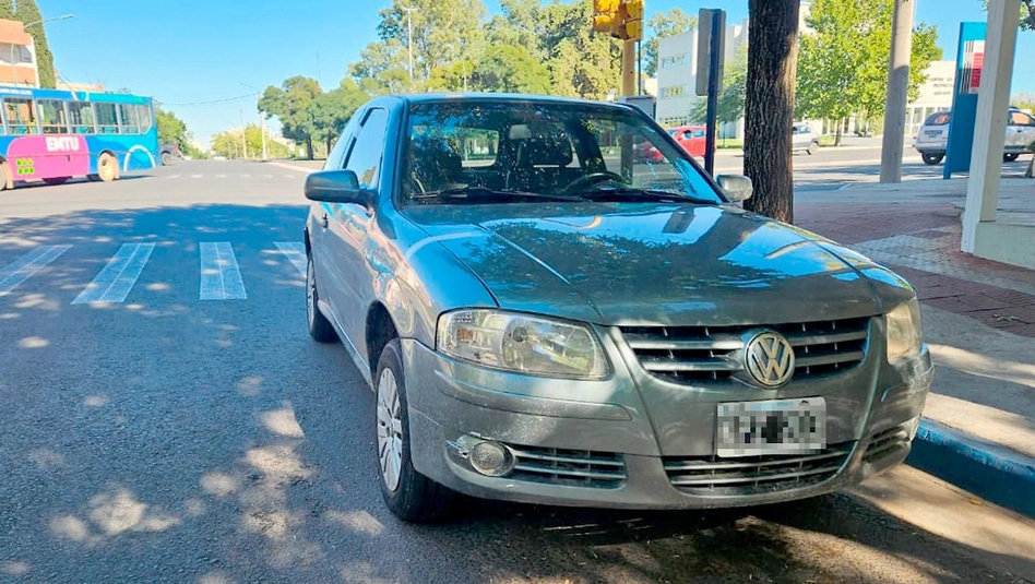 Santa Rosa: conductor ebrio cruzó varios semáforos en rojo, amenazó a un hombre y terminó detenido