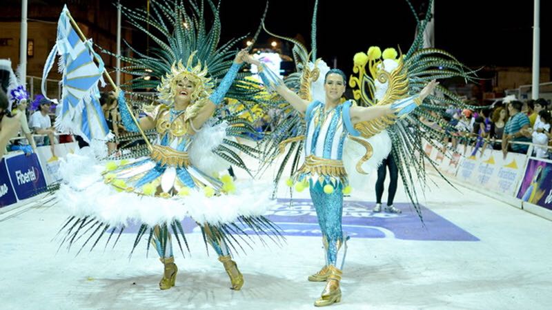 Impacto turístico por el fin de semana largo, con alta ocupación y rutas colmadas