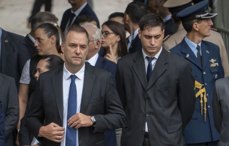 Adorni contrató a un estudio de abogados para su defensa en el caso del vuelo privado a Punta del Este