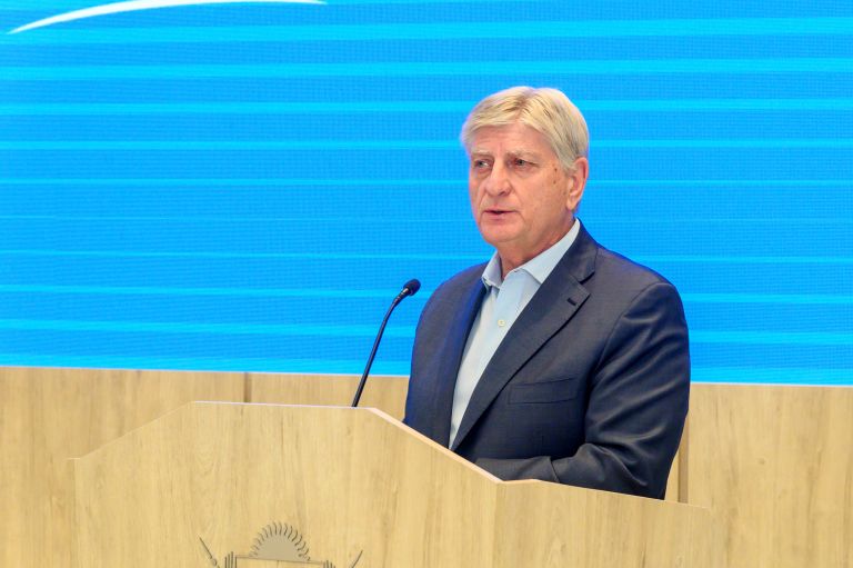 “La Pampa rechaza la reforma por la Ley de Glaciares en defensa propia”, dijo Ziliotto en una entrevista con un medio nacional