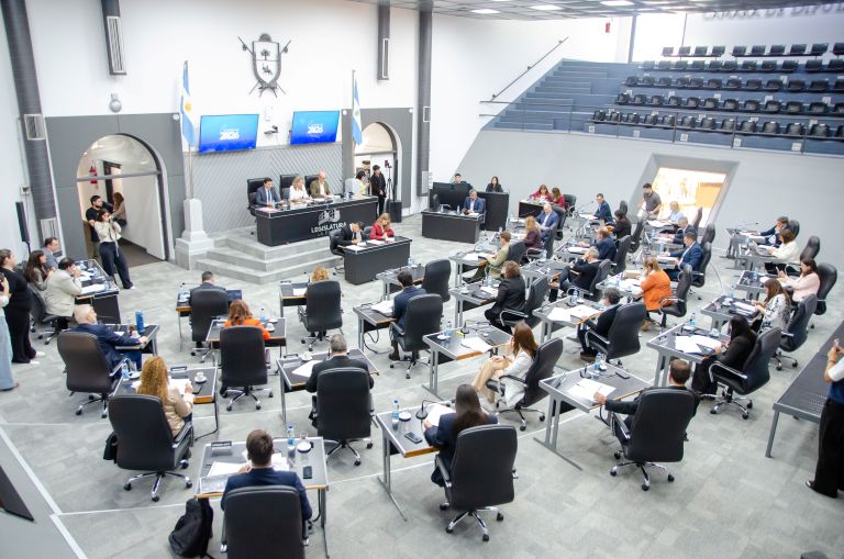 Los diputados provinciales ingresaron el proyecto para respaldar el amparo del Ejecutivo contra la modificación de la Ley de Glaciares