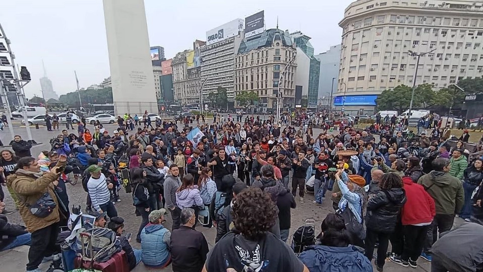 Buenos Aires: incidentes y detenidos durante un homenaje al Indio Solari en el Obelisco