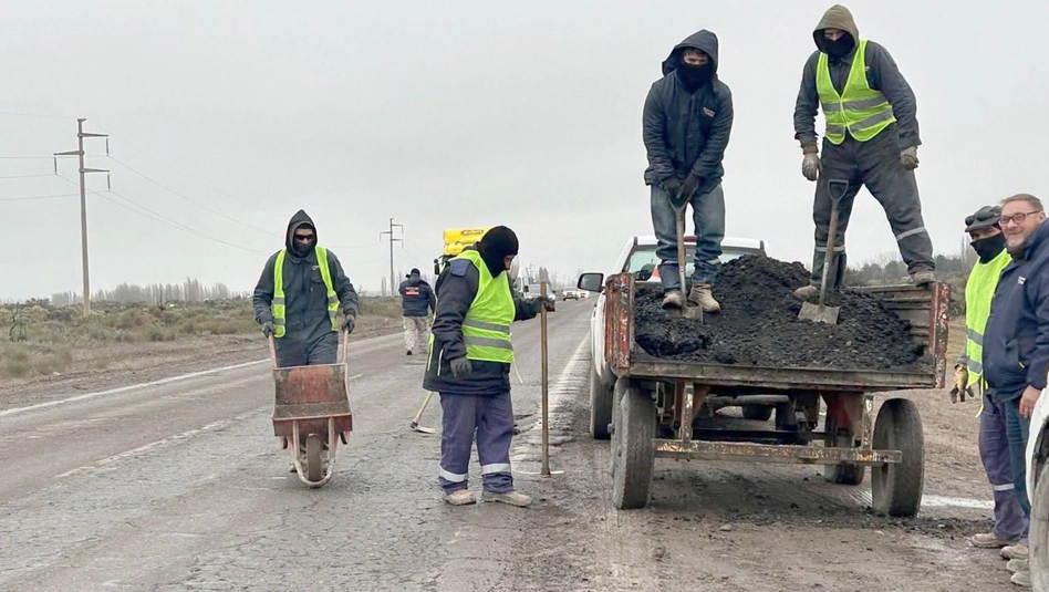 Catriel: el municipio realizó un nuevo bacheo sobre la Ruta Nacional 151 y renovó el reclamo por su reparación