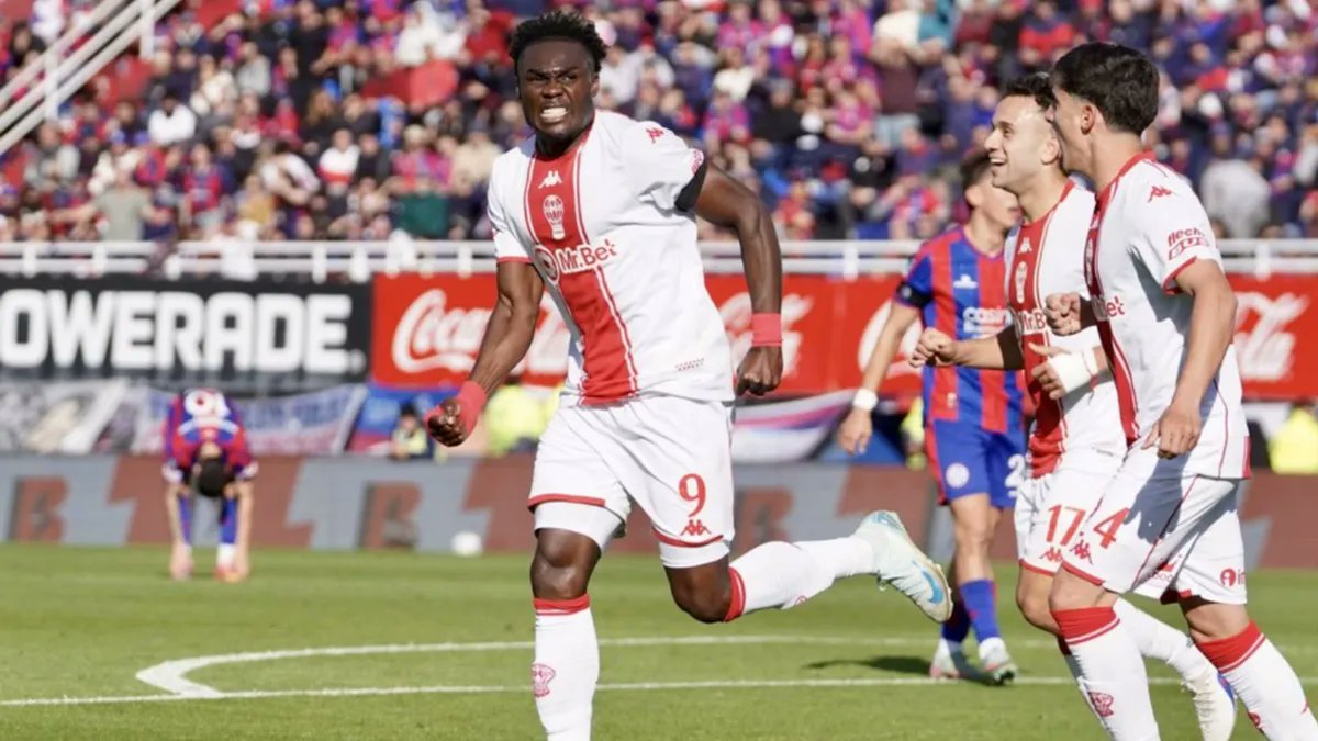 Fútbol: Huracán venció 2 a 0 a San Lorenzo y se quedó con un clásico caliente