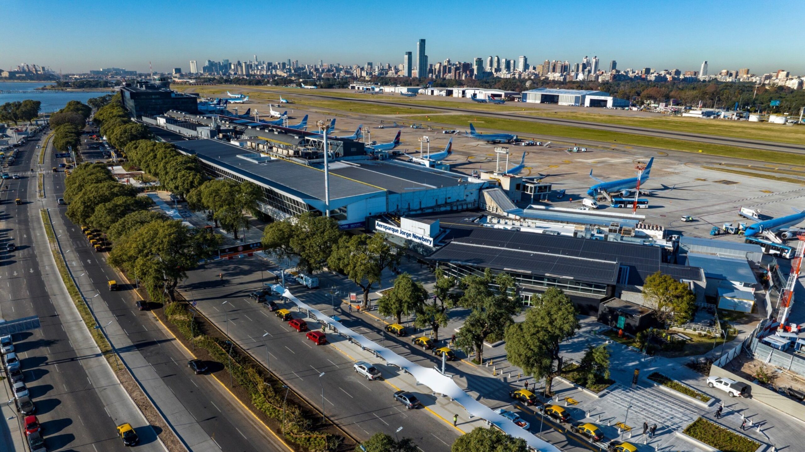 Eduardo Eurnekian busca extender la concesión de los aeropuertos hasta 2066
