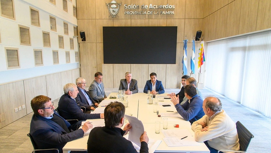 Ziliotto firmó convenios por más de $971 millones para obras hídricas y saneamiento